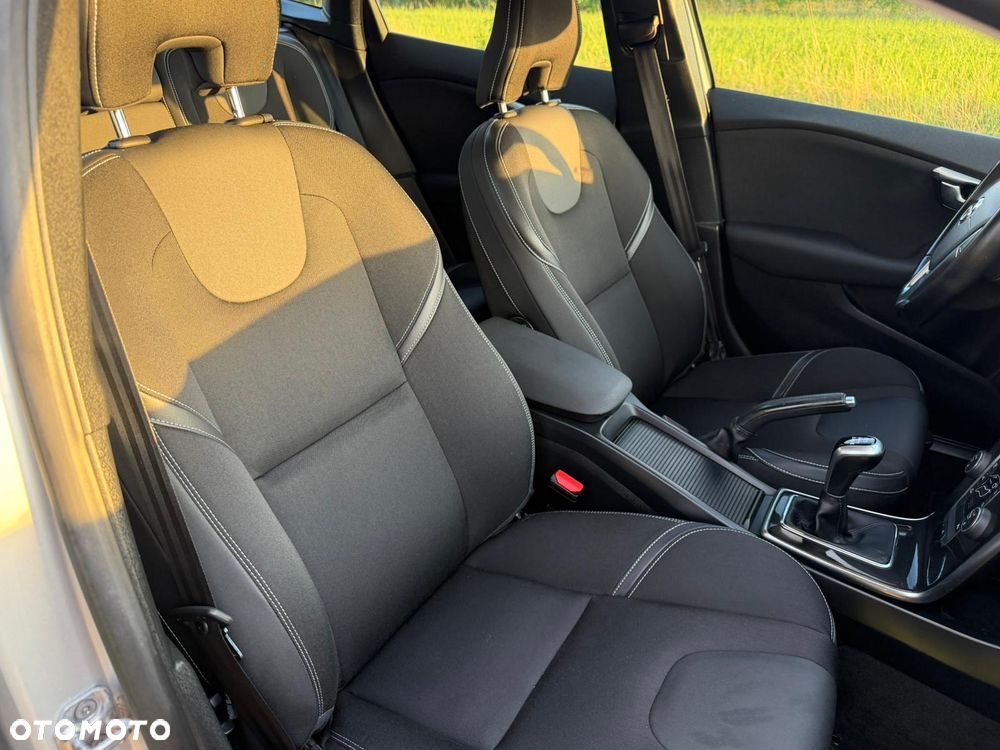 Volvo V40 D2 Drive-E Momentum - 28