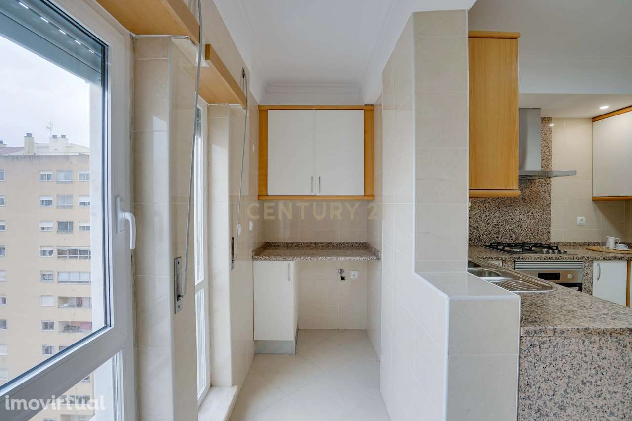 T3 Renovado Carregado com vista Panorâmica e excelente áreas - Grande imagem: 3/32