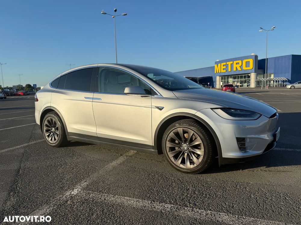 Tesla Model X - 4