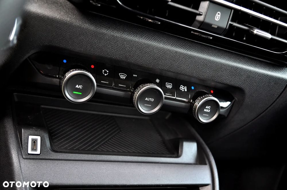 Citroën C4 BlueHDi 110 Stop&Start C-SERIES - 31