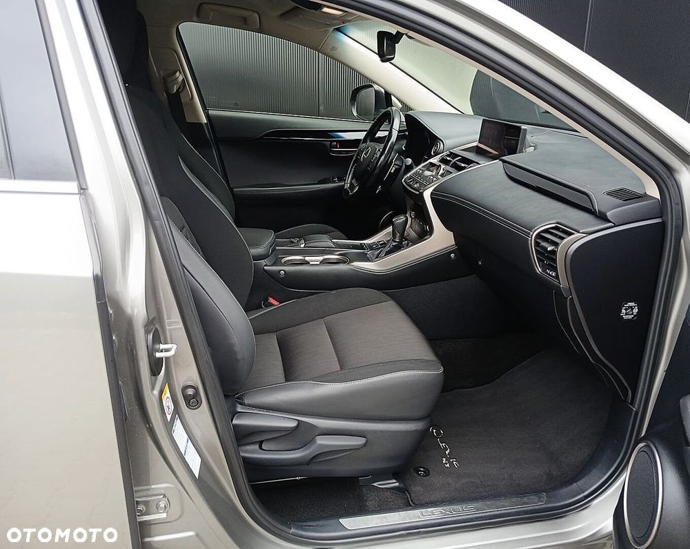 Lexus NX 300h Business Edition AWD - 26