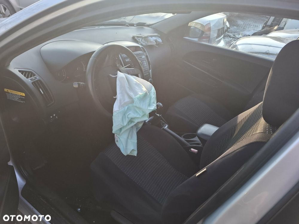 Kia Ceed - 4