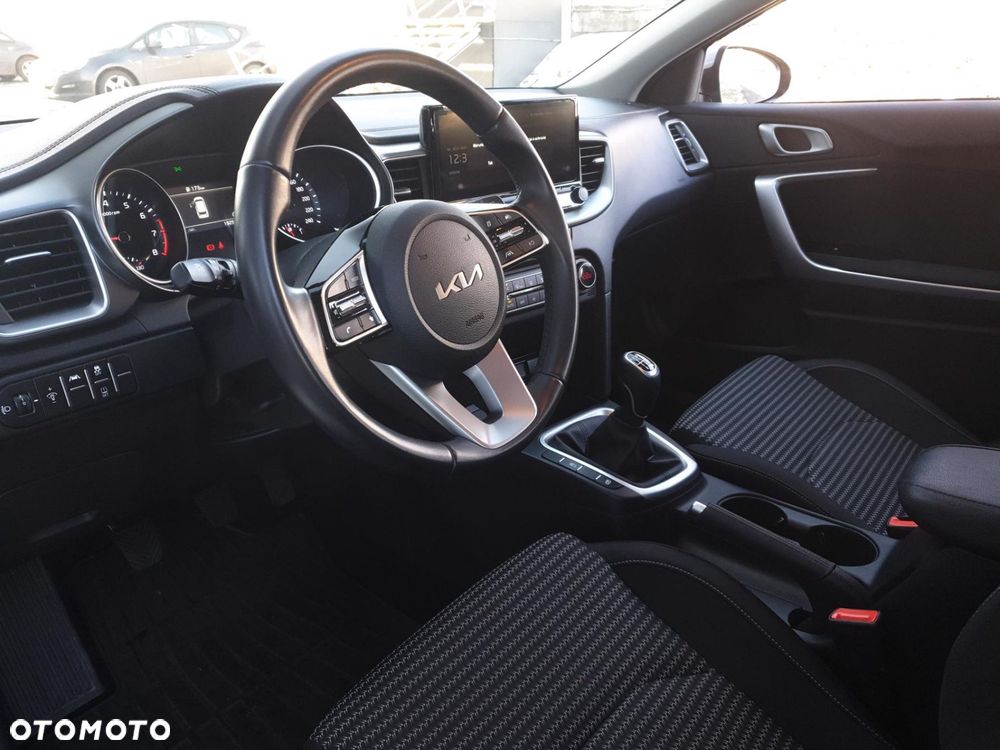 Kia Ceed 1.5 T-GDI M - 9