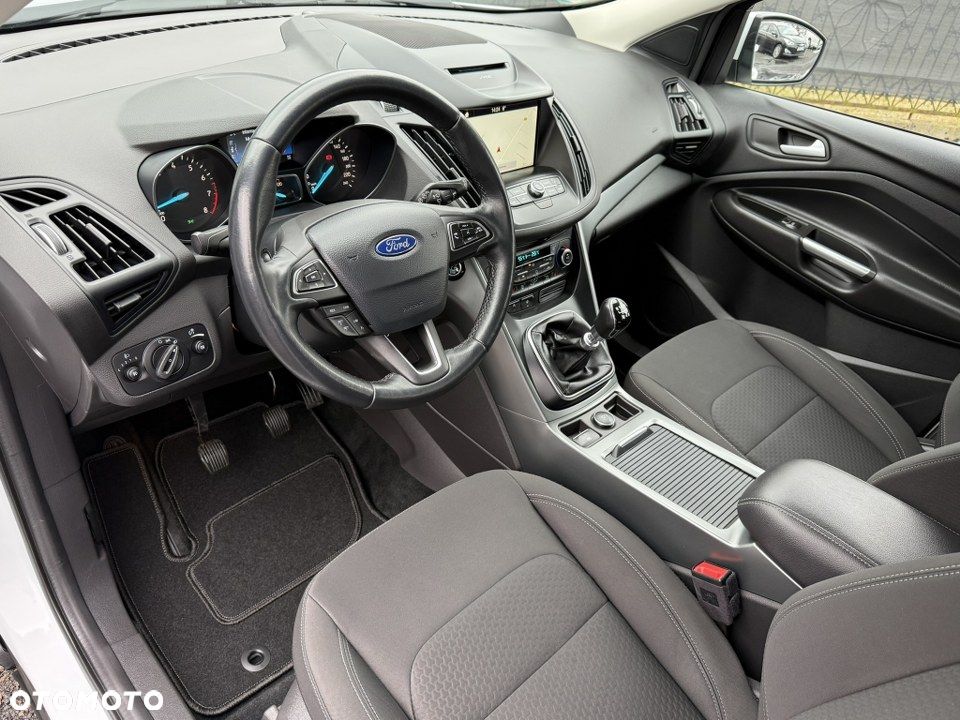 Ford Kuga 1.5 EcoBoost 2x4 Titanium - 16