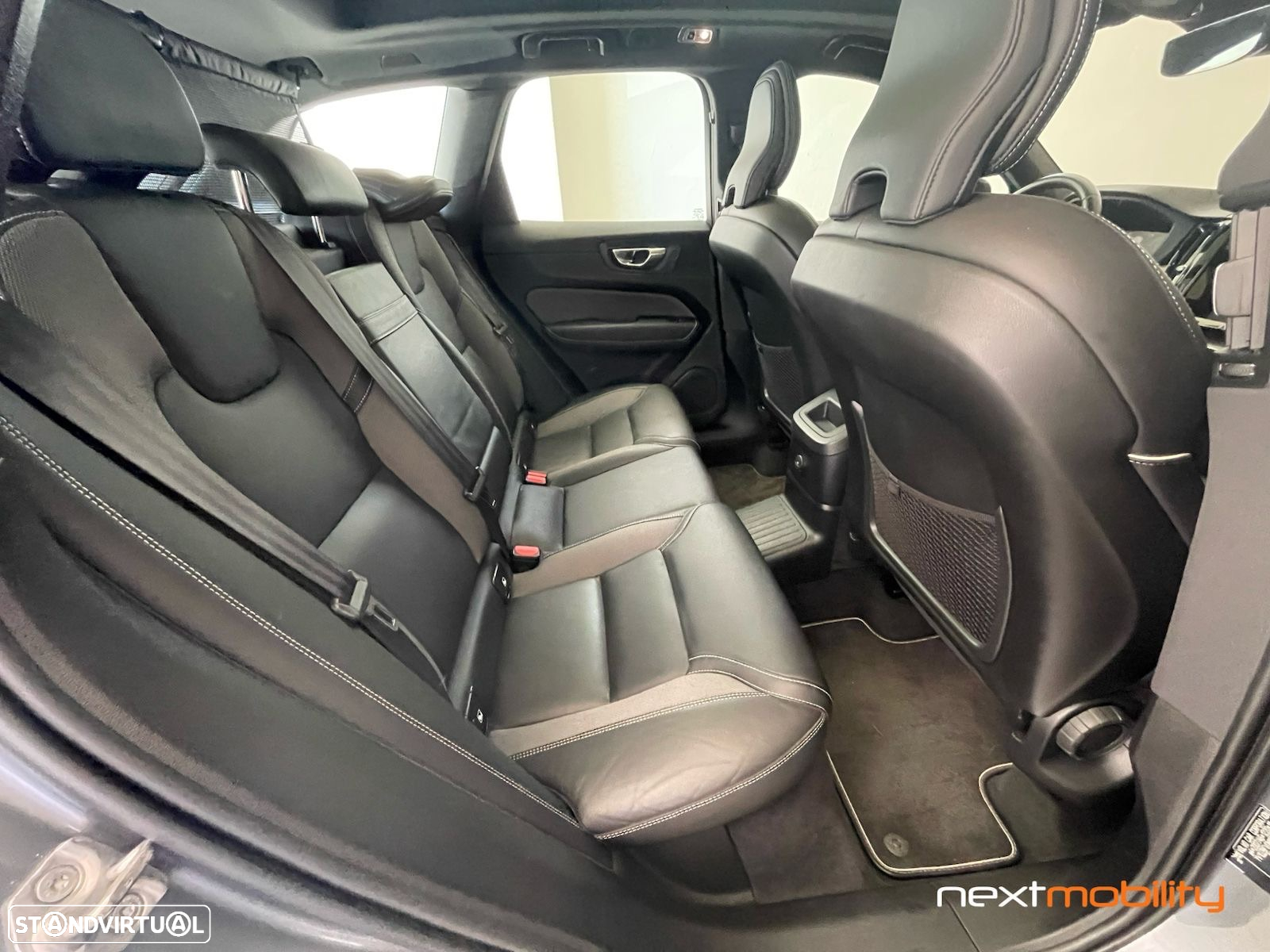 Volvo XC 60 2.0 T6 PHEV R-Design AWD - 22