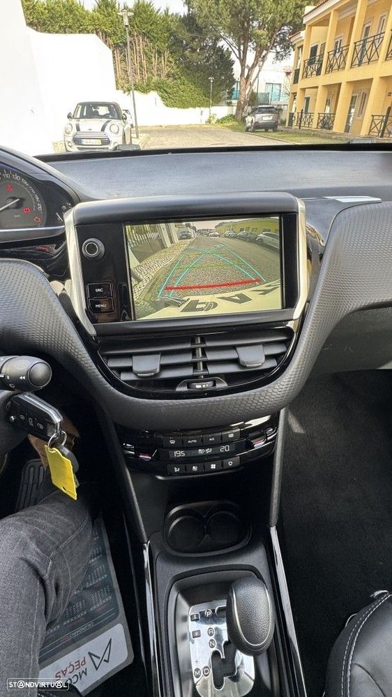 Peugeot 2008 1.2 PureTech Allure EAT6 - 13