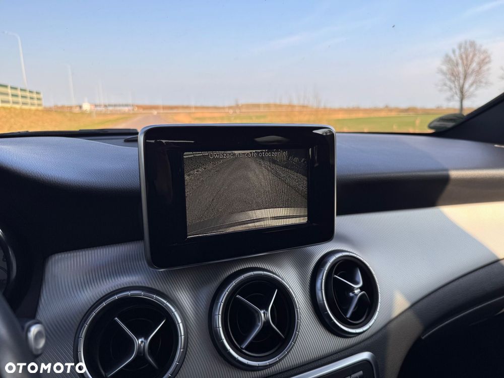 Mercedes-Benz CLA 200 7G-DCT Urban - 34