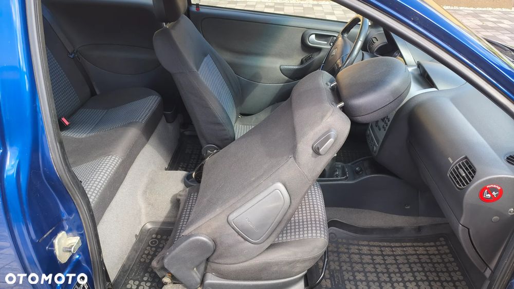 Opel Corsa - 12