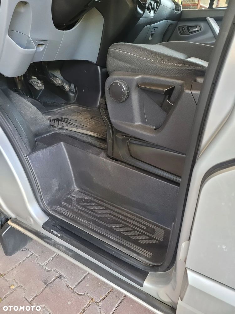 Ford TRANSIT CUSTOM - 23