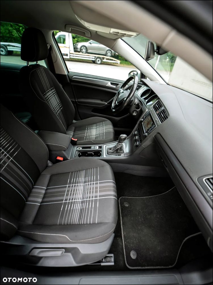 Volkswagen Golf - 38