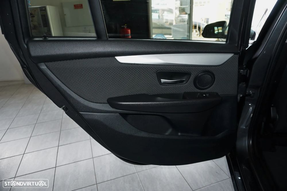BMW 216 Gran Tourer d 7L Line Luxury - 26