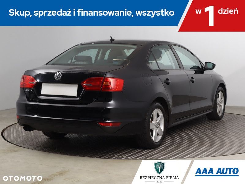Volkswagen Jetta - 6