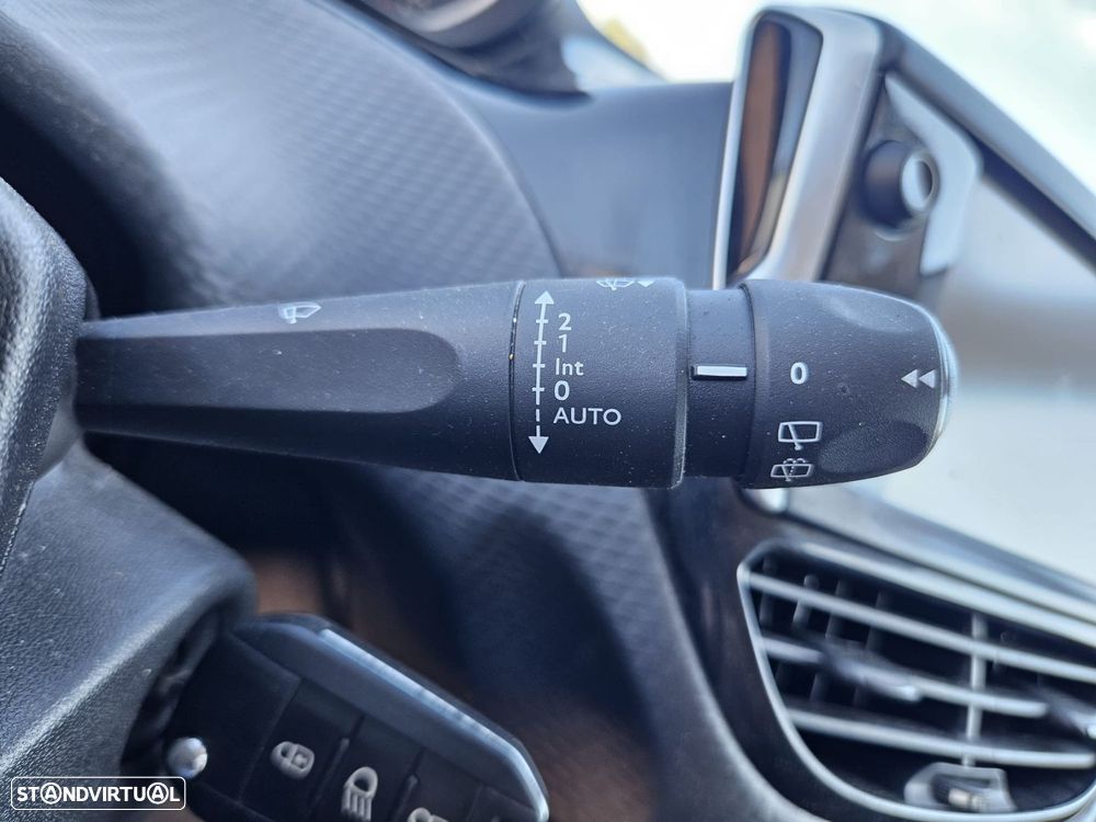 Peugeot 2008 1.6 BlueHDi Style - 39