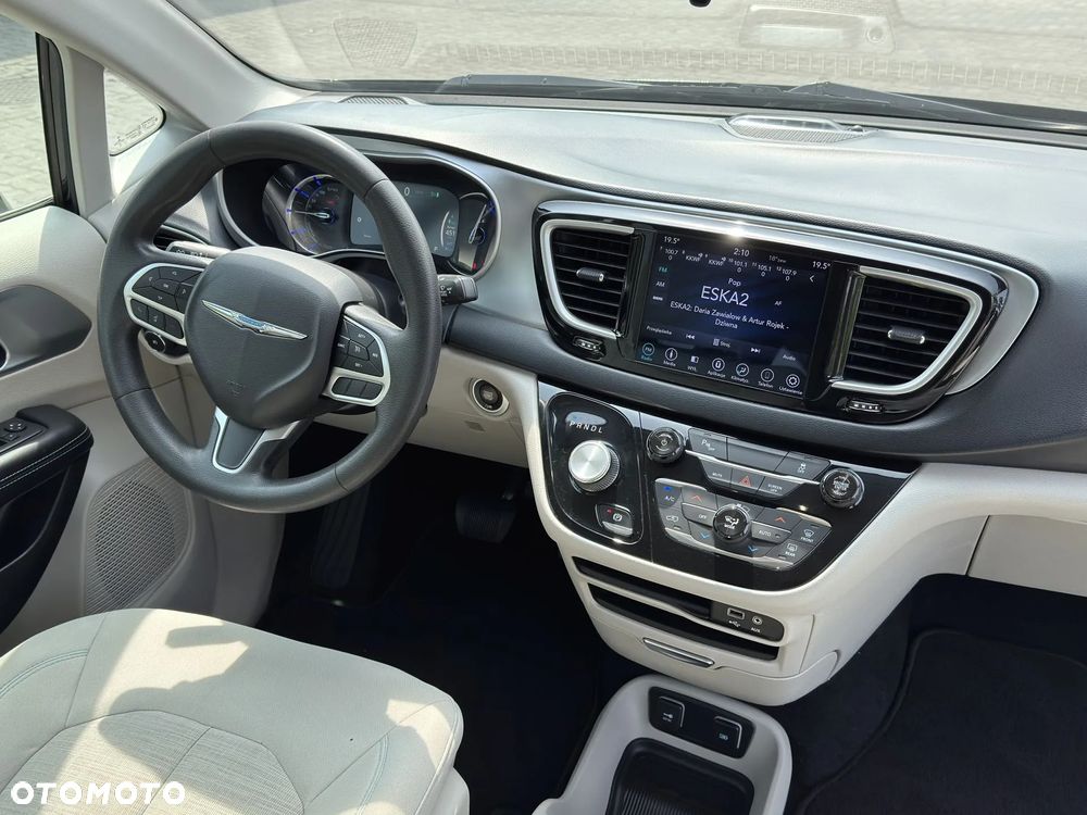 Chrysler Pacifica - 13