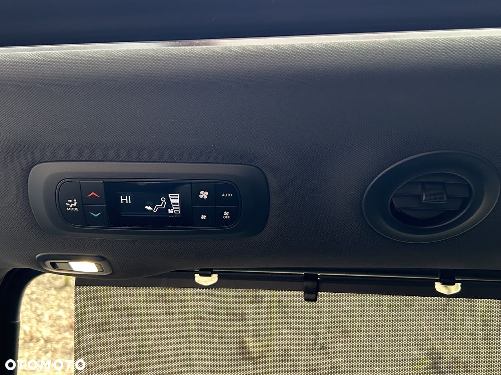 Chrysler Pacifica - 30