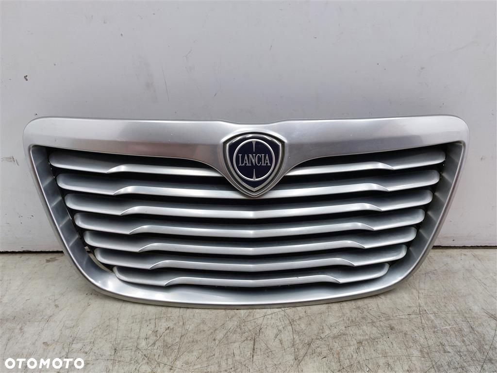 Atrapa Grill LOGO Lancia Thema 20011-2014R 9403109 9403110 - 1