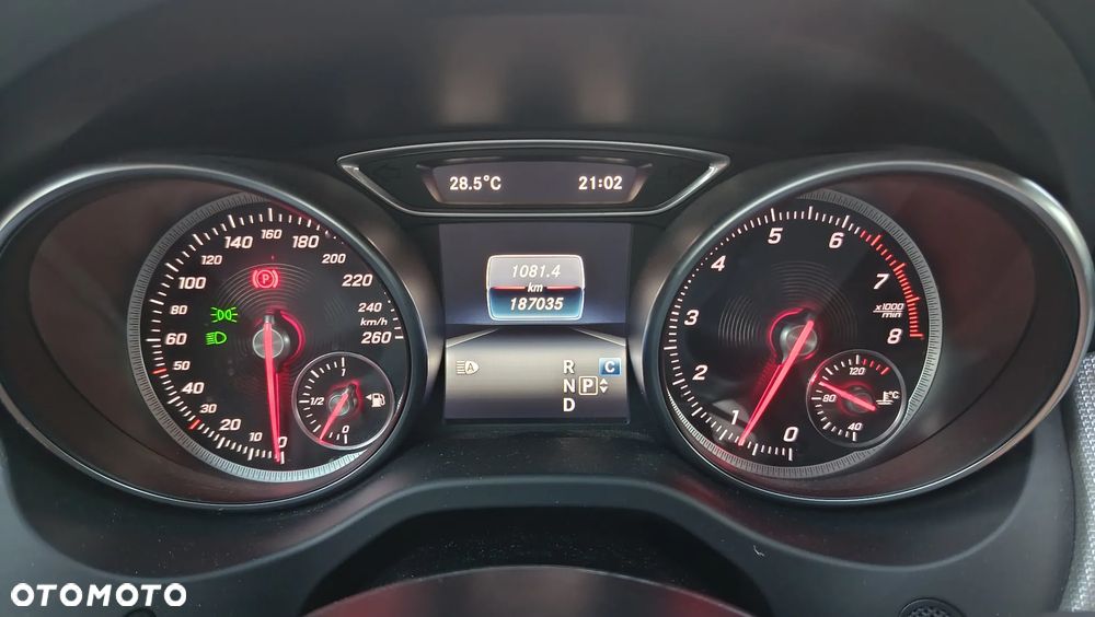 Mercedes-Benz CLA 180 7G-DCT UrbanStyle Edition - 20