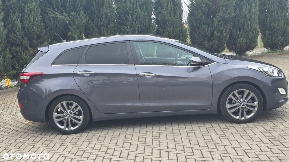 Hyundai i30 blue 1.6 CRDi Premium - 2