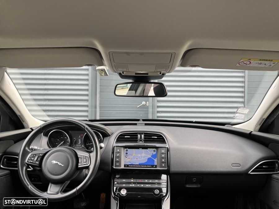 Jaguar XE 2.0 D Prestige Aut. - 3