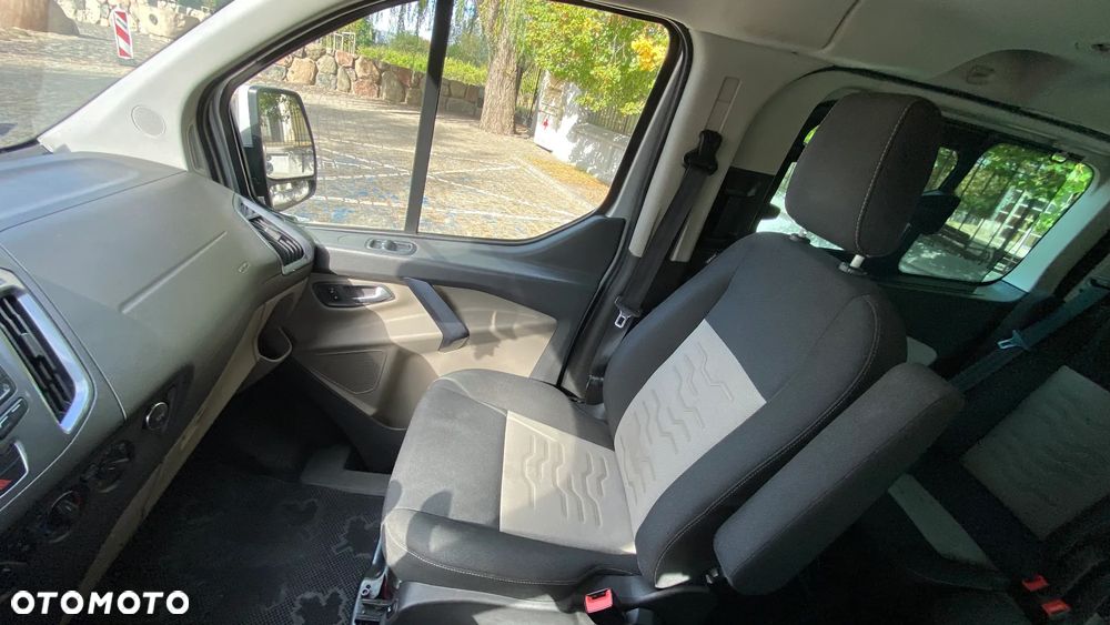 Ford Tourneo Custom - 17