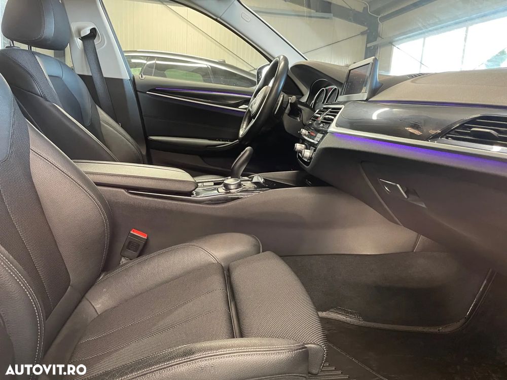 BMW Seria 5 520i AT - 8