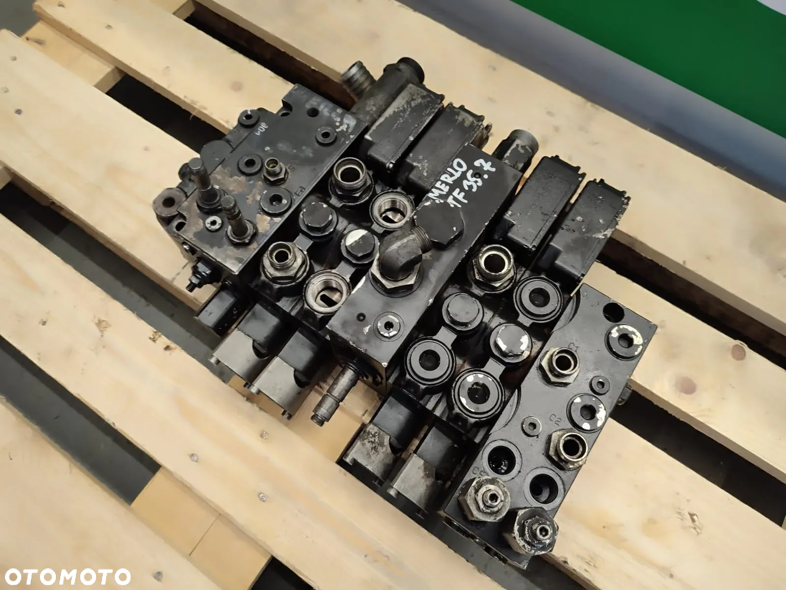 Rozdzielacz hydrauliczny BUCHER 52342209  TEREX 860 - 3