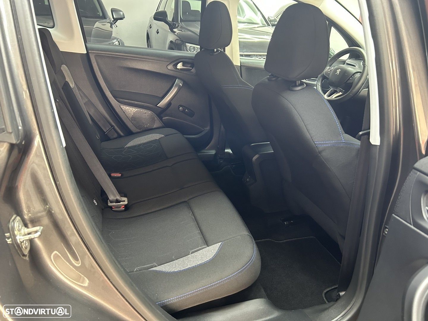 Peugeot 2008 1.2 PureTech Style - 16