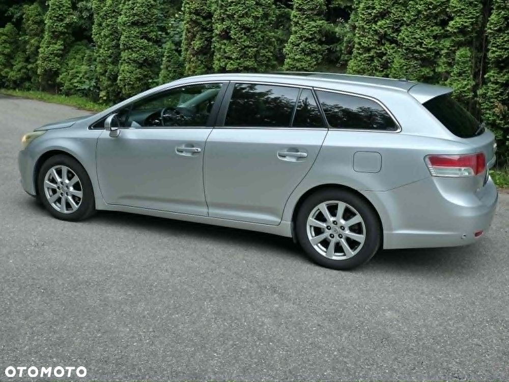 Toyota Avensis 1.8 Premium EU5 - 18