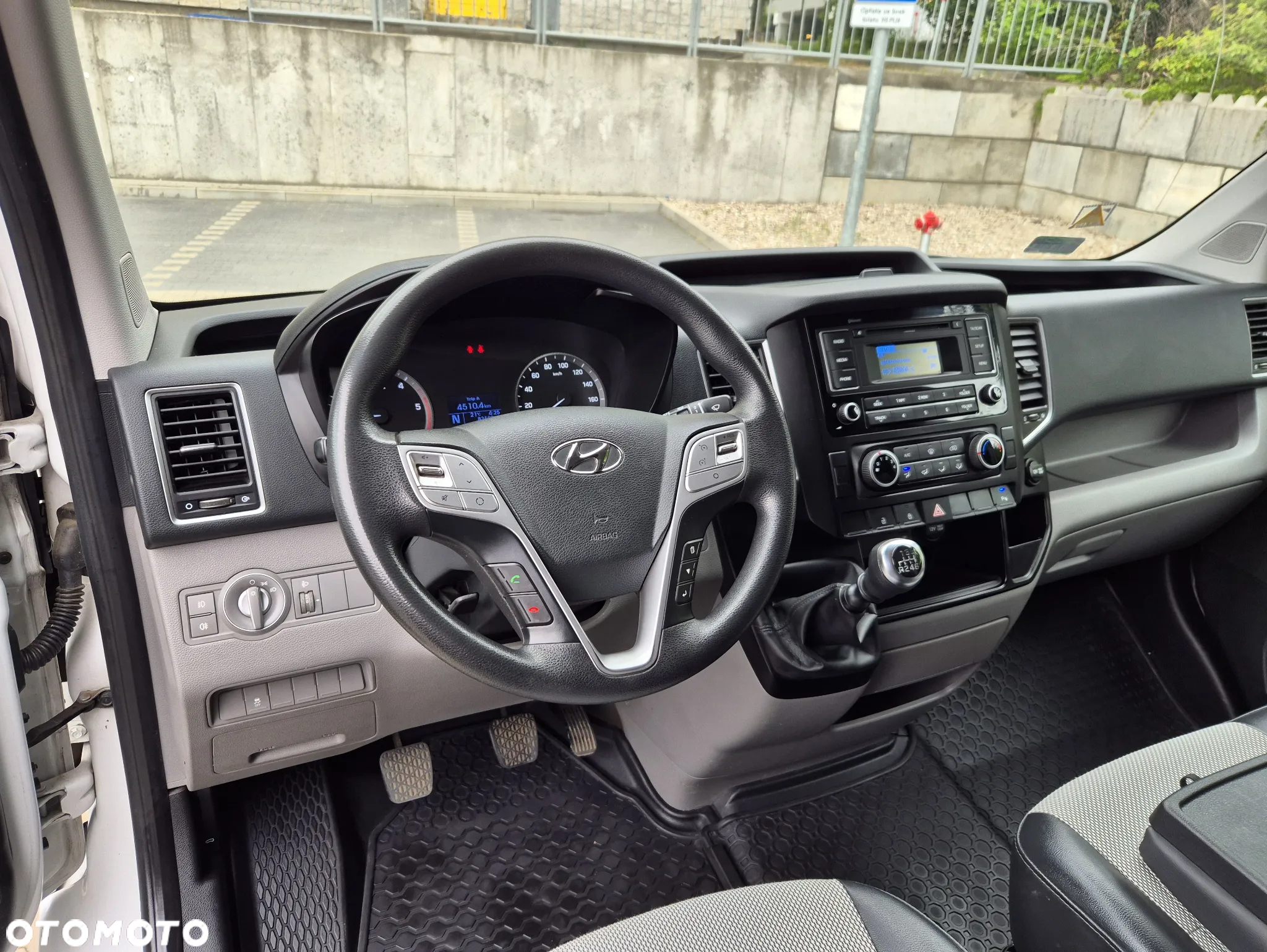 Hyundai H350 - 13