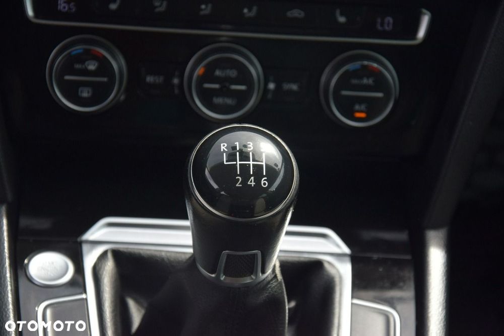 Volkswagen Passat - 30