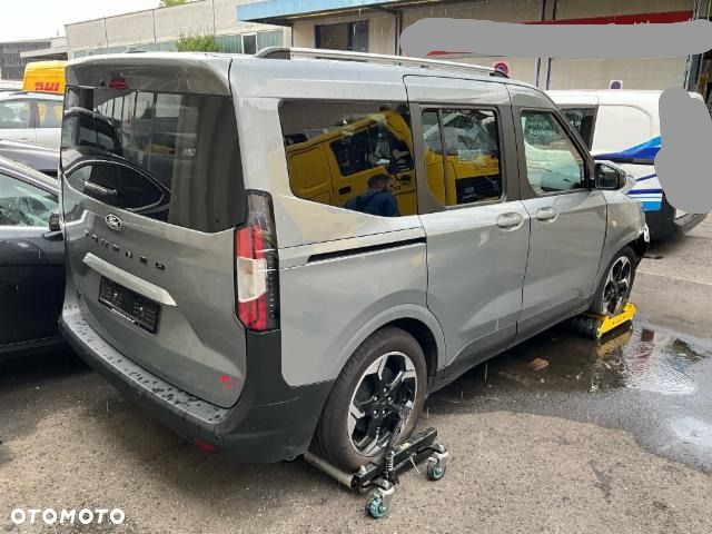 Ford E-Tourneo Courier 54 kWh TITANIUM - 8