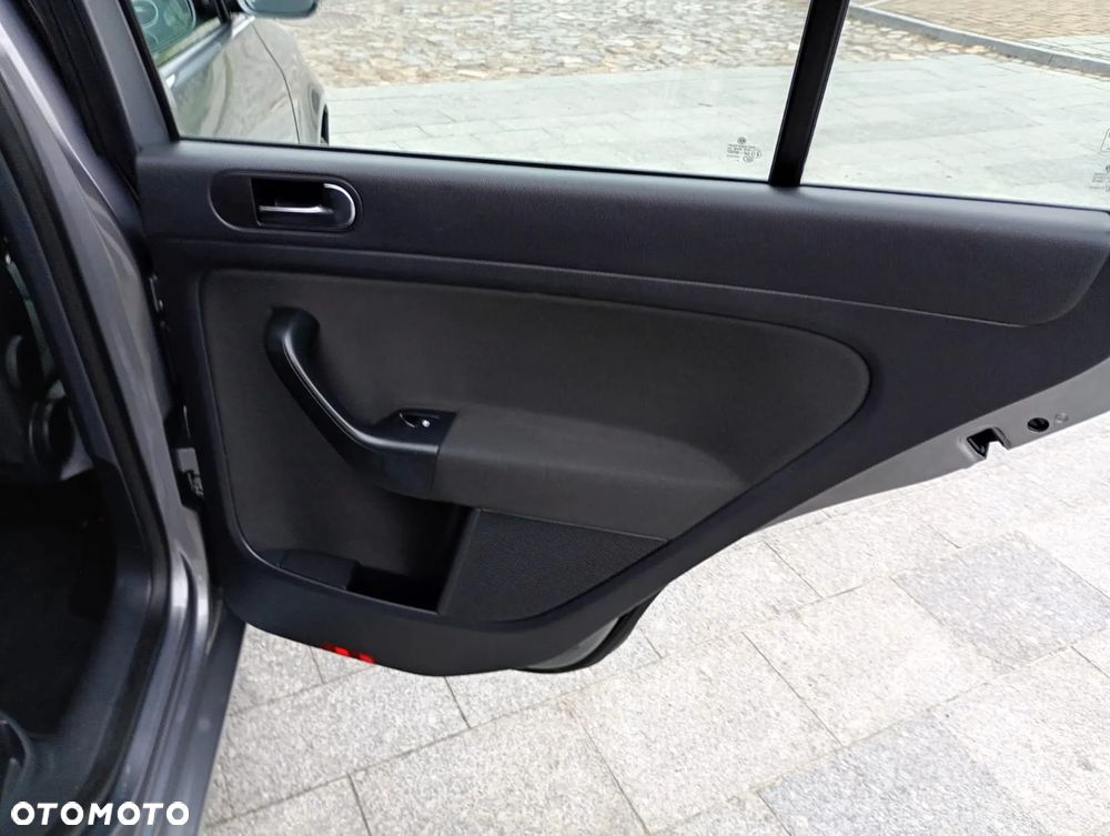 Volkswagen Golf Plus 1.6 TDI DPF Trendline - 28