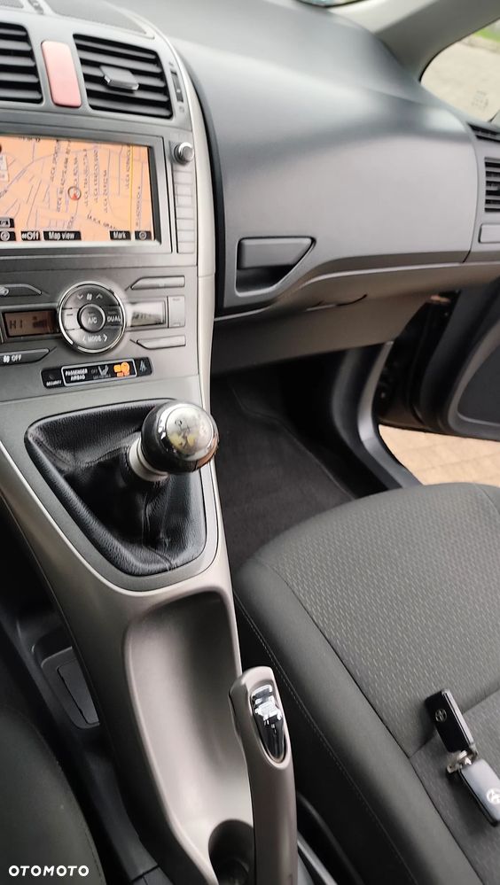 Toyota Auris 2.2 D-4D D-CAT - 9