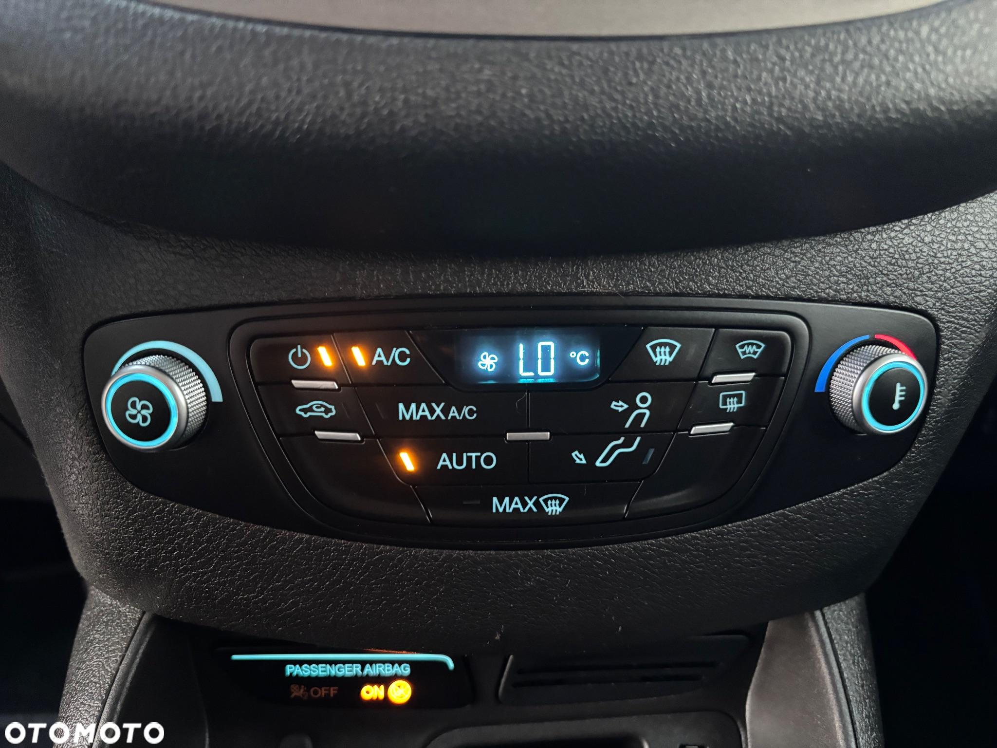 Ford Tourneo Courier 1.0 EcoBoost Titanium - 23