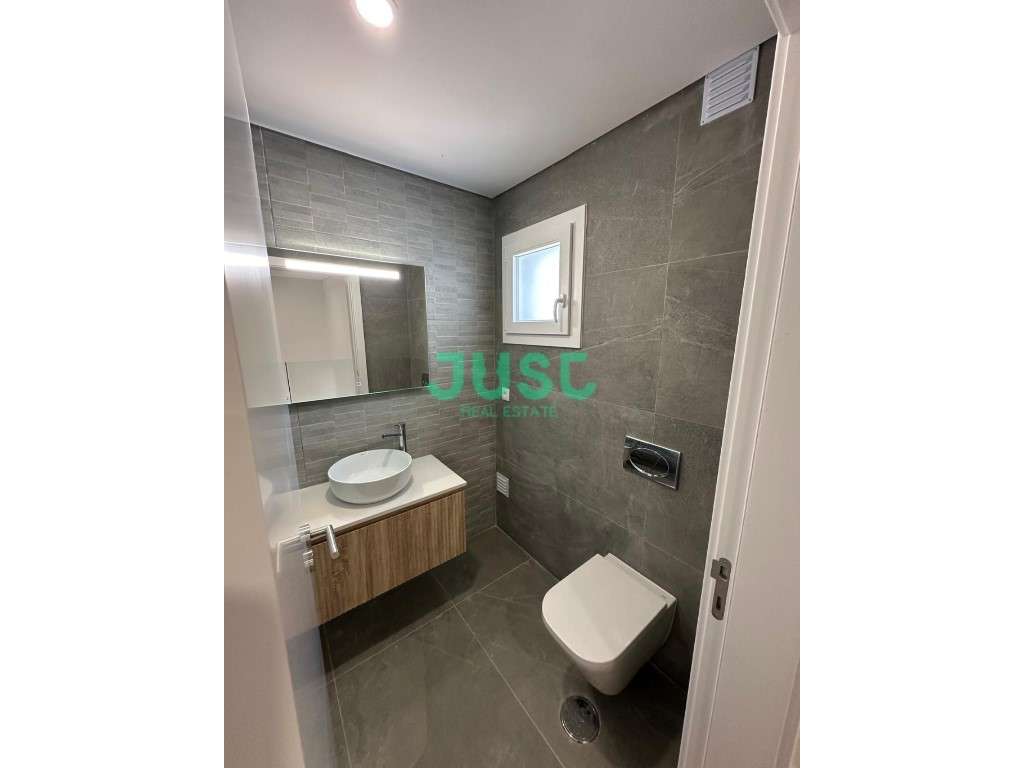 Moradia T4 com piscina em Fernão Ferro - Grande imagem: 5/18