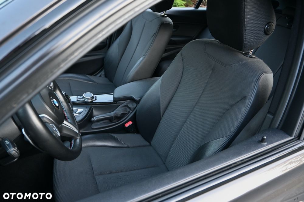 BMW Seria 3 320d Sport-Aut Luxury Line - 24