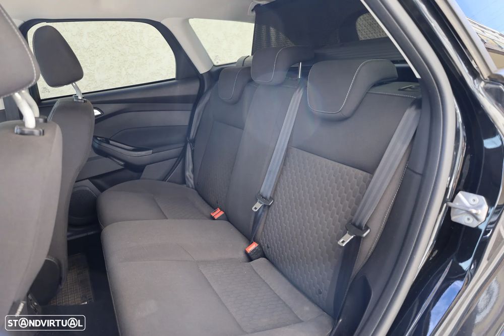Ford Focus 1.0 EcoBoost S&S Champions Edition - 16