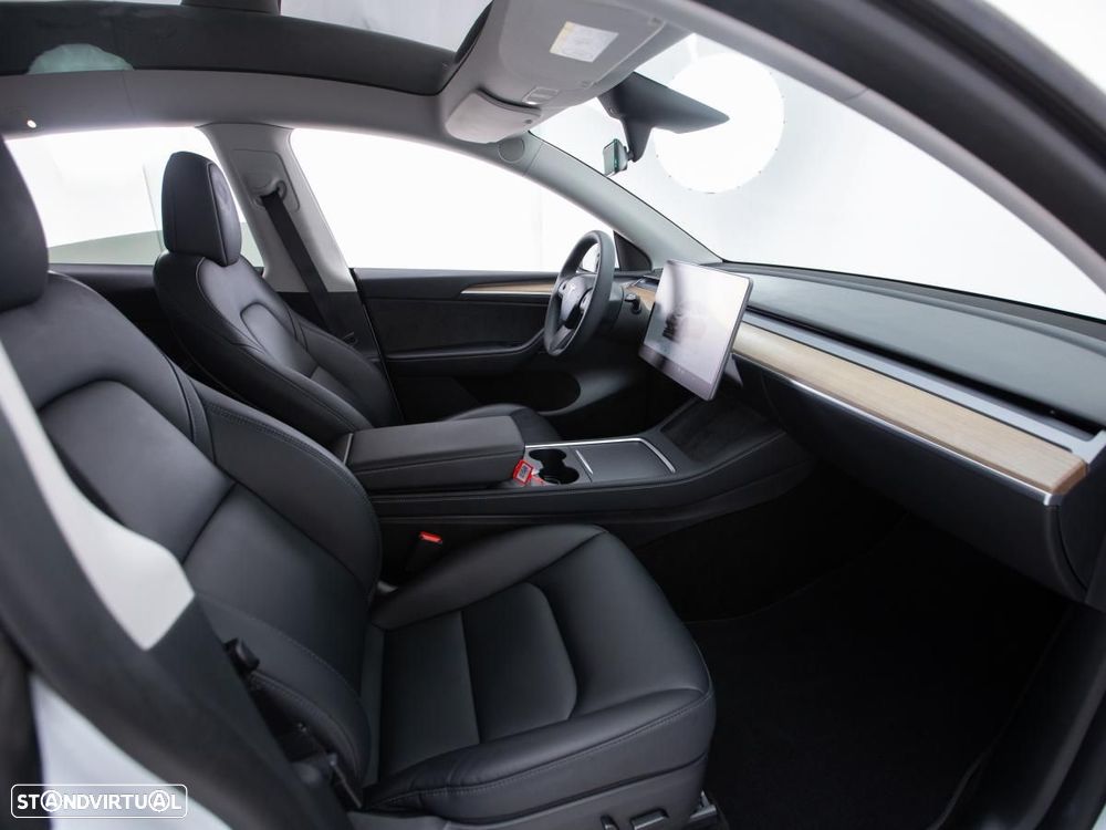 Tesla Model Y Long Range Dual Motor AWD - 11