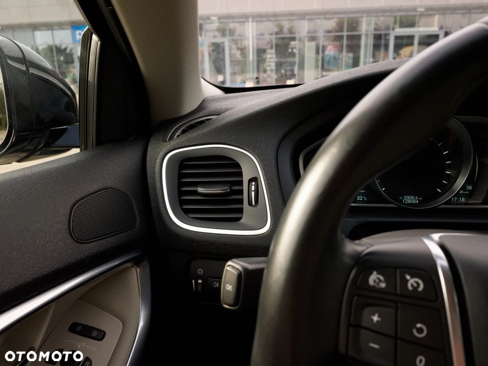 Volvo V40 T4 Momentum - 27