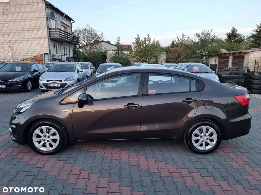 Kia Rio 1.2 L - 5