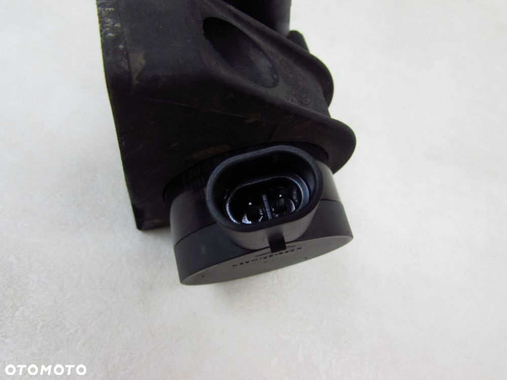 VOLVO C30 S40 V50 S60 II V60 XC 1.6 D2 2.0 10- POMPA PLYNU DODATKOWA OBIEGU 703715000 - 5