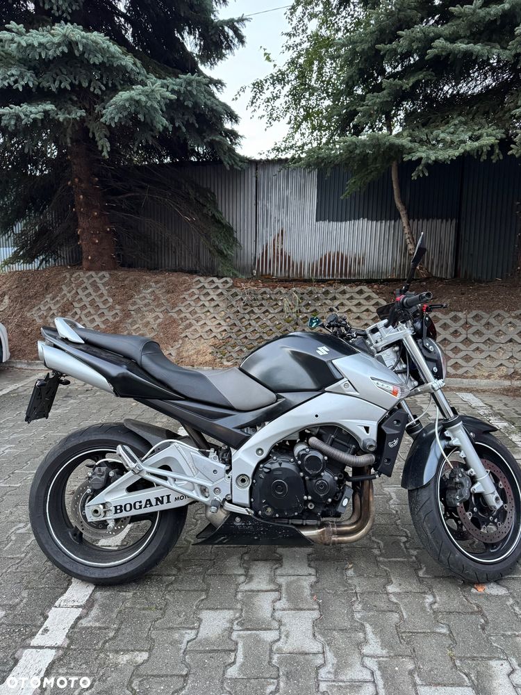 Suzuki GSR - 3