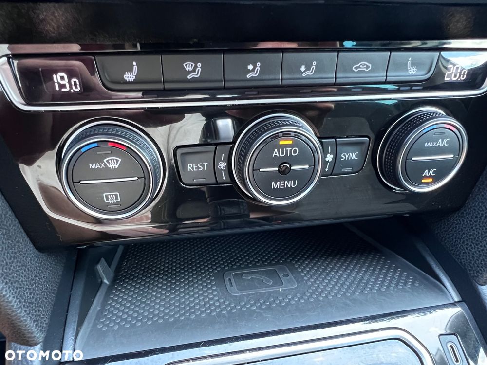 Volkswagen Passat - 24