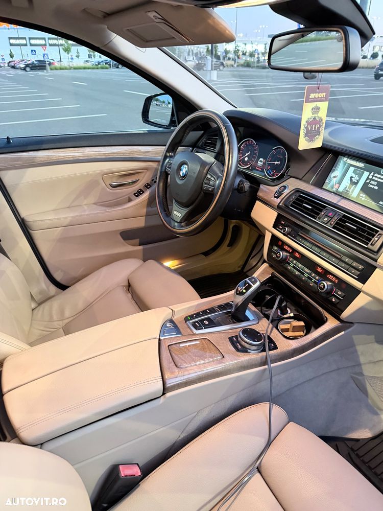 BMW Seria 5 530d xDrive AT - 31