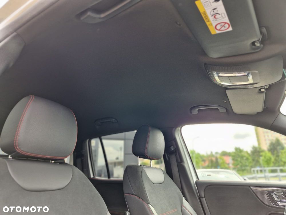 Mercedes-Benz GLB 200 4-Matic AMG Line 8G-DCT - 32
