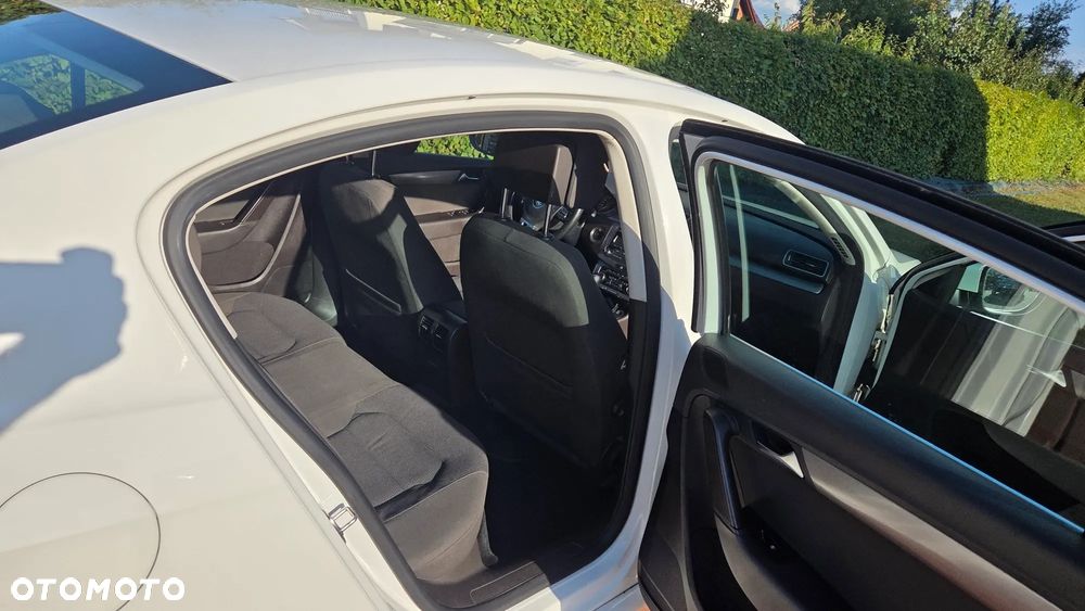 Volkswagen Passat 2.0 TDI Comfortline - 13