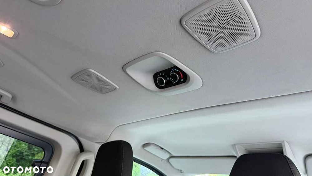 Ford Tourneo Custom - 19