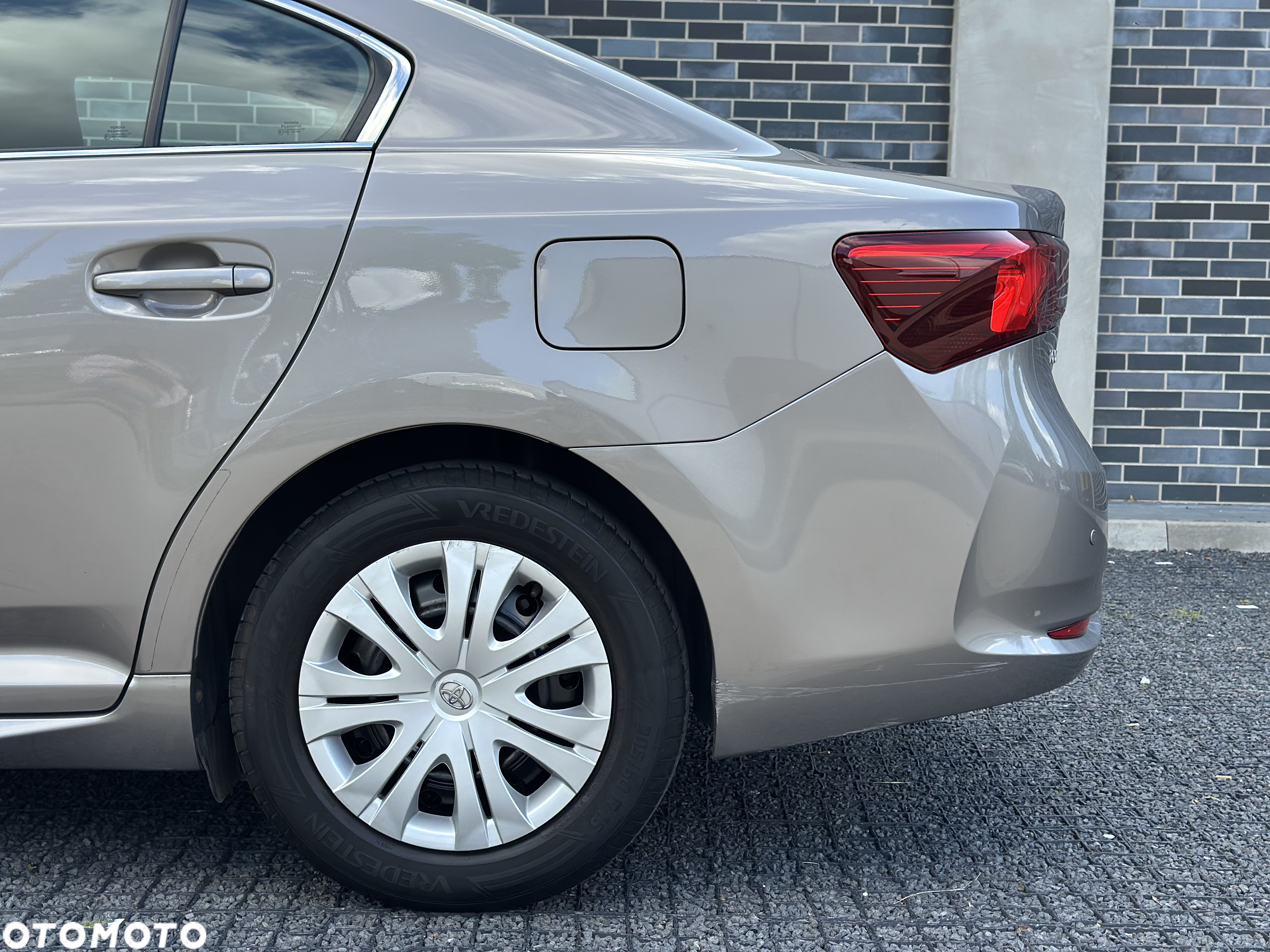 Toyota Avensis 1.6 Active - 8