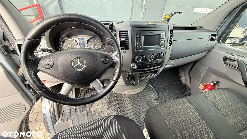 Mercedes-Benz Sprinter - 14