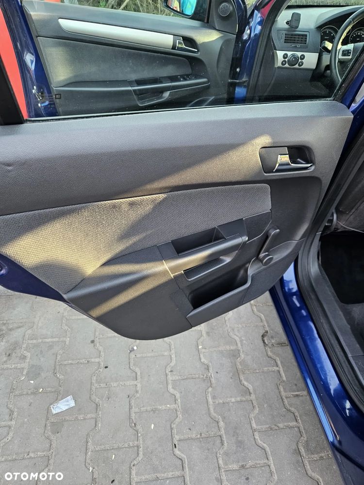 Opel Astra 1.9 CDTI - 31